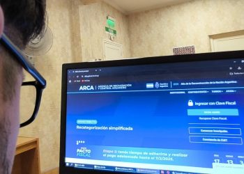 Monotributo: con aumentos de cuotas y escalas, ARCA habilitó la recategorización simplificada