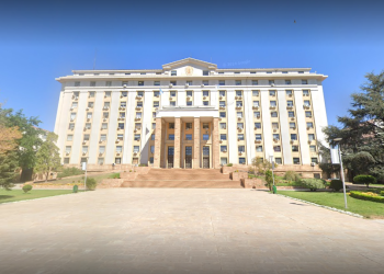 El Gobierno prorrogó por un mes los contratos de trabajo