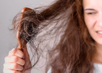 Adiós al pelo enredado: el truco infalible para desenredarlo en segundos sin dañarlo