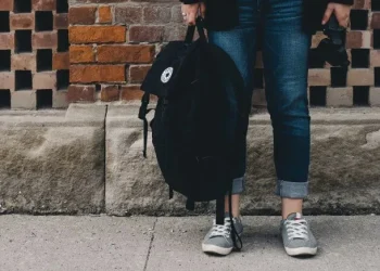 El final de las mochilas: las versiones inteligentes con pantallas LED son el boom de 2025