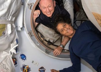 NASA regresará a astronautas varados «tan pronto como sea posible»