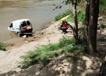 Otra tragedia en el país:  desbarrancó un auto y mató a un nene de tres años que acampaba con su familia