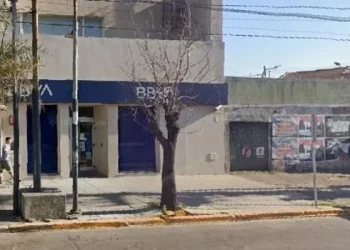 Salidera bancaria en Gran Buenos Aires: delincuentes se enfrentaron a tiros con la Policía y se robaron $10 millones