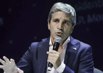 Luis Caputo aseguró que «este gobierno no va a cambiar de rumbo»