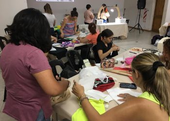 Aprender costura: un hilo de esperanza para el hogar y el emprendimiento en época de “vacas flacas”.