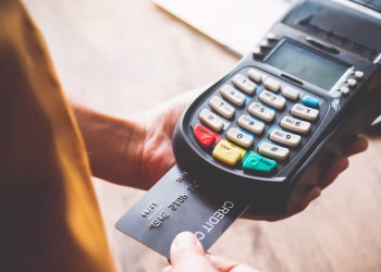 “No confiables”: cuáles son las empresas que no deben recibir pagos con tarjeta de débito y crédito por decisión de ARCA
