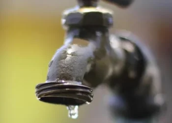 El Gobierno autorizó aumentos en los servicios de agua y cloacas