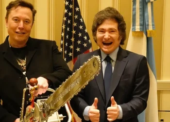 Cuánto costó la motosierra que Milei le regaló a Elon Musk