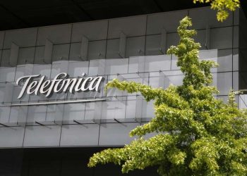 Telecom compró Telefónica de Argentina y el Gobierno advirtió sobre la eventual conformación de un monopolio