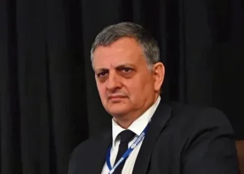 El presidente de YPF dijo que el autodespacho permitirá reducir costos para el usuario