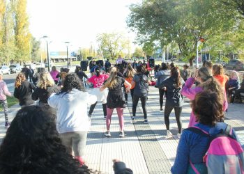 Ofrecen clases gratuitas de zumba al aire libre