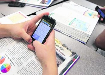 Reforma educativa en marcha: el proyecto que permite usar el celular en clases ya tiene media sanción en Mendoza