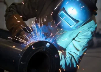 La actividad metalúrgica subió 1,2% en enero, pero sectores clave continúan en baja