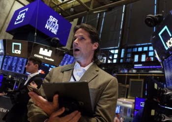 Temblor en los mercados: Sube el dólar y hay fuertes caídas en las bolsas de Europa y Asia por la medida arancelaria de Trump