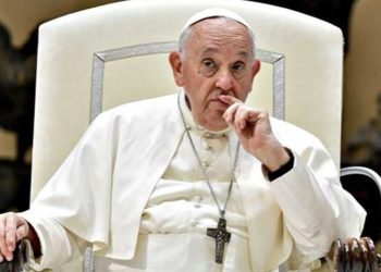 El estado de salud del papa Francisco sigue siendo «crítico», anuncia el Vaticano