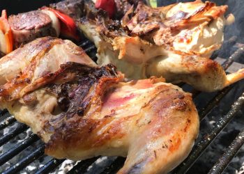 Miembros del Club Villa Atuel asarán pollos para venderlos el fin de semana