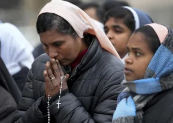 El papa se encuentra «estable» y muestra «buena respuesta», sin sufrir más broncoespamos
