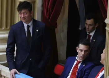 Intentaron denunciar a Santiago Caputo, pero no había nadie en la comisaría del Congreso