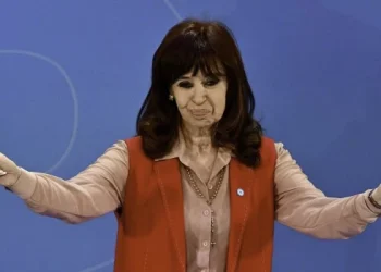 Cristina Kirchner comparó a Milei con Macri: «Tiras la toalla pidiéndole un préstamo al FMI»