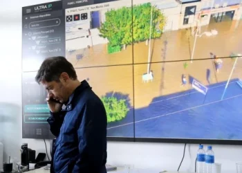 Kicillof habló de la solidaridad en Bahía Blanca: «Es una refutación del país que nos quiere vender Milei»
