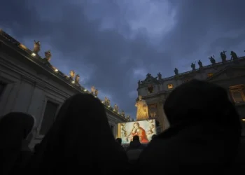 Francisco participó vía remota de un retiro espiritual y los médicos mejoran su pronóstico