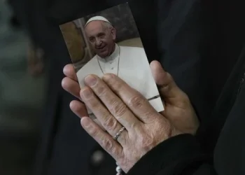 El Papa prosigue la fisioterapia respiratoria y motora en su 27 día de hospitalización