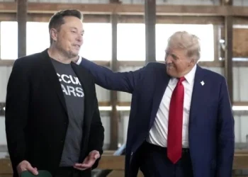 Trump califica de «terrorismo doméstico» los ataques contra propiedades de Tesla