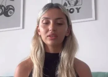 Acusan a una influencer de estafar con entradas para el partido entre Argentina y Brasil