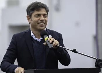 En clave electoral, Kicillof pidió ponerle un límite «al desenfreno autoritario» de Milei y criticó su plan económico