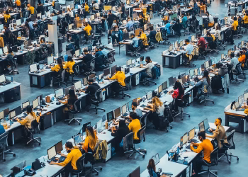 ¿El fin del trabajo remoto?: cada vez más empresas vuelven a las oficinas, pero los estudios plantean dudas