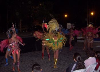 Tropicalísima Samba Show junto a la emblemática comparsa Marí Marí