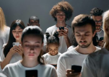 Ni Argentina ni Colombia: cuál es el país de América Latina con más adictos al celular