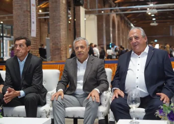 Alfredo Cornejo se acomoda al discurso de Javier Milei y muestra una nueva carta electoral