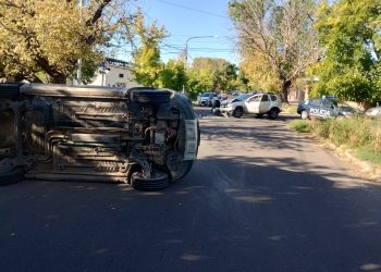 Tremendo vuelco cerca del Parque