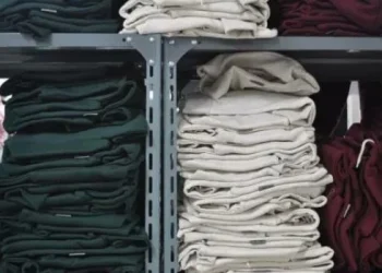 La industria textil rechaza las medidas de Caputo de la baja de aranceles a la importación: «Los precios de la ropa no van a bajar»