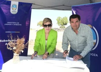 El Gobierno firmó un convenio para mejorar la gestión de residuos y la revalorización de neumáticos sin uso