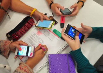 Celulares en clase: Argentina lidera el ranking de los países en donde los chicos más se distraen con dispositivos en el aula