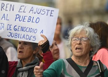 Jubilados sanrafaelinos se manifiestan por su situación económica y en repudio a la represión que sufrieron en Buenos Aires