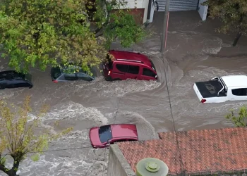 Qué cubren los seguros de autos y casas si hay una inundación en Mendoza