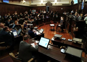 Se aprobó la Ley que reduce cargos penitenciarios y aumenta sueldos al personal