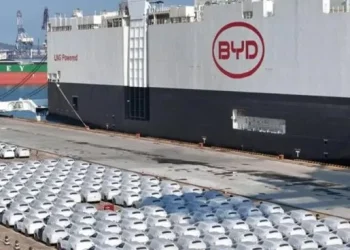 Una empresa china de autos creó un sistema de cargas para baterías superrápido