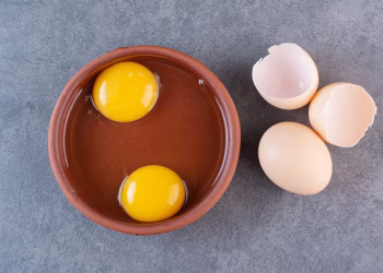 Cuál es el poder oculto de los huevos con dos yemas