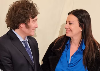 Aunque el último dato marcó 52,9%, Milei afirmó que la pobreza bajó a 33% en los últimos meses