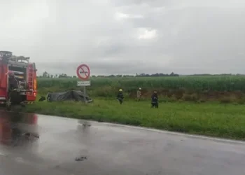 Rutas argentinas trágicas: Dos muertos en un tremendo choque frontal 