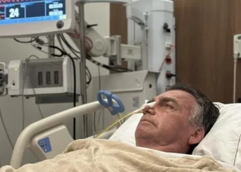 Bolsonaro permanece «estable» y con visitas restringidas en un hospital de Brasilia