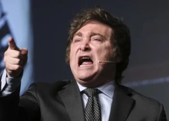 Milei redobló las críticas contra la prensa y pidió «odiar» más a los periodistas