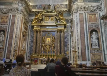 La basílica donde va a ser enterrado el papa Francisco queda a 100 metros de la Embajada Argentina