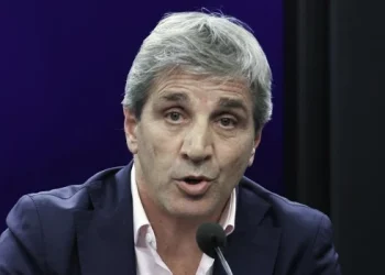 Caputo destacó la baja de los combustibles