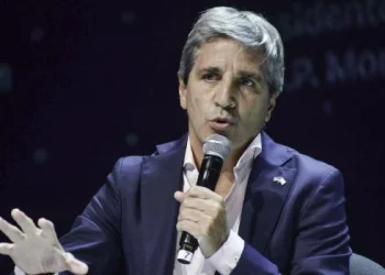 Caputo amenazó con usar «herramientas» contra una automotriz si aumenta los precios