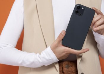 Chau a las fundas de celular: la tendencia viral que amenaza con eliminar el accesorio más usado de los smartphones